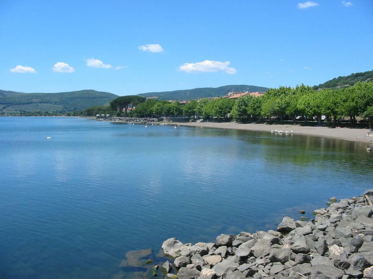 Вилла La Rosa Sul Lago Тревиньяно-Романо Экстерьер фото