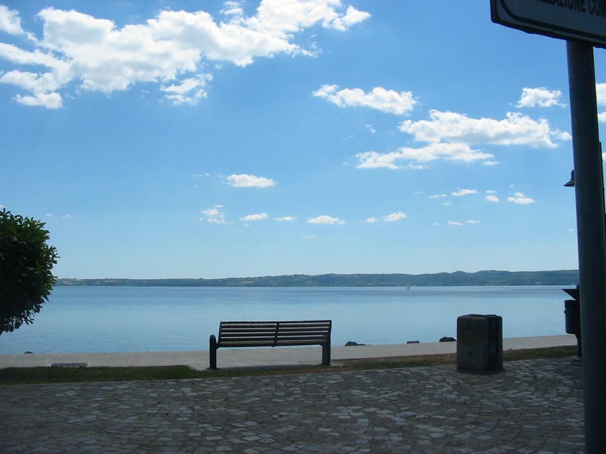 Вилла La Rosa Sul Lago Тревиньяно-Романо Экстерьер фото